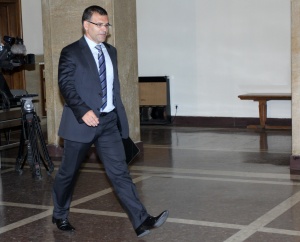 Дянков стимулира общините отличнички още през 2013 г.