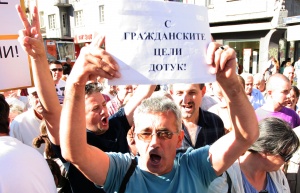 Протест срещу Синята зона блокира кръстовище в София