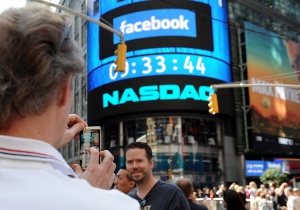 Зукърбърг губи 600 млн.д. от борсовия срив на Фейсбук