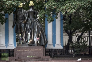 И паметници в Москва осъмнаха с качулки за „Пуси Райът"