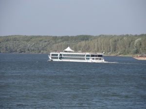 Ниското ниво на Дунав заплашва да блокира корабоплаването