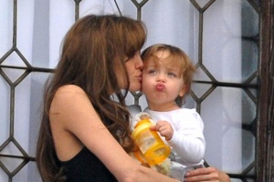 Джоли майка на дъщеря си и на екрана