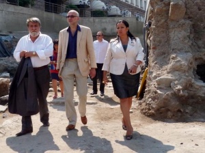 Вежди „сочи с пръст“ постиженията си пред гост от ЕК