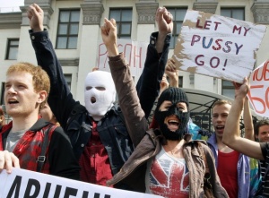 Две от момичетата от „Пуси Райът” са избягали от Русия