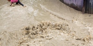 Бедствено положение в САЩ – бурята Айзък може да прерасне в ураган