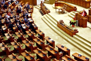 Парламентът на Румъния въстанови Бъсеску на президентския пост