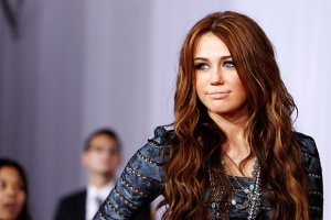 Майли Сайръс ще играе в „Двама мъже и половина”