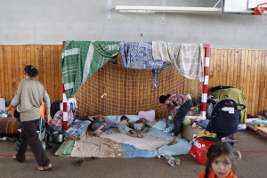 Франция изгони още близо 200 роми от катуните им