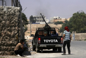 Бунтовници свалили военен самолет, превзели летище в Сирия