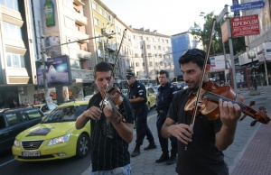 Моцарт „блокира“ кръстовище заради паркирането в София