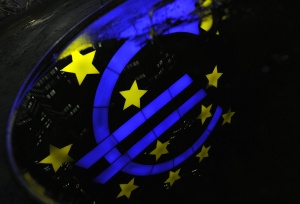 ЕЦБ поема контрол над всички банки в еврозоната