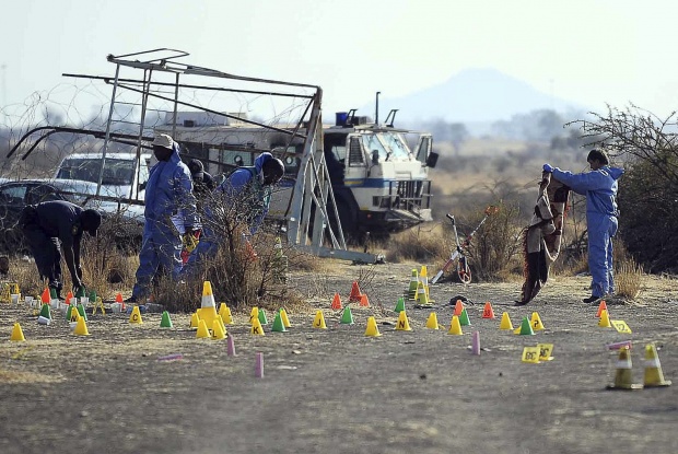 Кървава баня в южноафриканска мина отне живота на 34 миньори