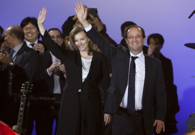 Три книги за жените на президента Оланд хит във Франция