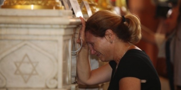 Близки на загиналите в атентата ги оплакаха в софийската синагога