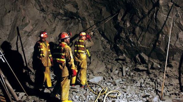 Италиански миньори протестират с 350 кг експлозив под земята