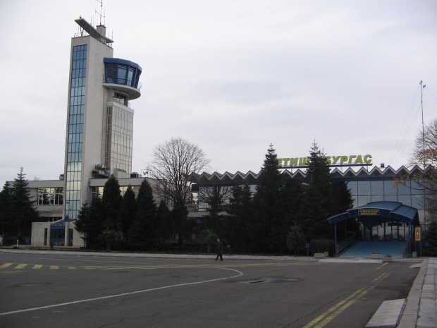 Арестуваха товарач на летище Бургас за кражба от куфар