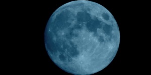 България наблюдава „синята луна” в петък