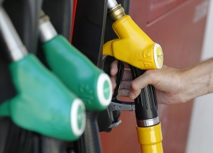 Още по-скъп бензин от понеделник прогнозират търговци