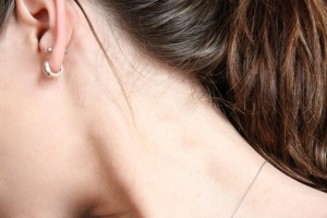 В Германия дупченето на уши е травма като обрязването