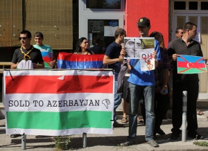Арменската общност протестира пред унгарското посолство в София