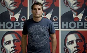 Осъдиха автора на известен плакат на Обама