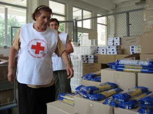 300 000 българи получават храна от БЧК