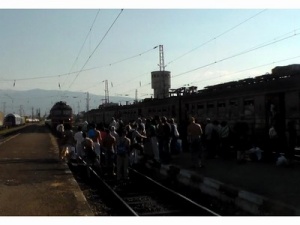 Ядосани на БДЖ пътници отвлякоха влак