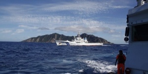 Китай разполага военни кораби край оспорваните с Япония острови