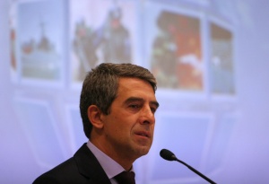 Плевнелиев: Македония няма да влезе в историята, като я манипулира