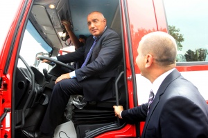 Борисов повози Цветанов на пожарна кола