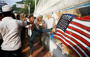 САЩ прибират дипломатите си от Тунис и Судан