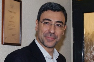 Вълчев: Хората с байрака плашат завалията Борисов