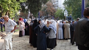 Мюсюлмани обсадиха съда в Пазарджик преди дело за радикален ислям