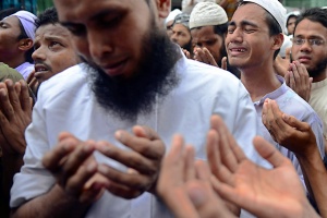 Франция затваря посолства заради карикатура на пророка Мохамед