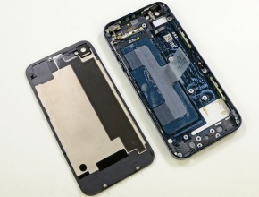 Смяната на дисплея на iPhone 5 е лесна