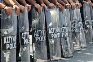 Мюсюлмани в сблъсък с полицията на протест в Атина