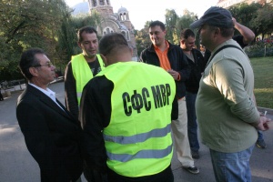 Полицаи заплашват МВР със съд заради неплатен нощен труд