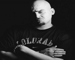 Разпитват рапъра Сарафа, изпял „Не вярвам в ГЕРБ, но вярвам в герба“