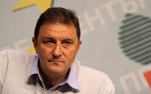 ГЕРБ направили 47 ВИП полета с военни самолети като „скрит“ Авиоотряд 28