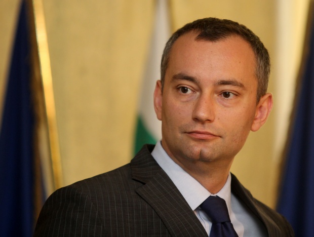 Николай Младенов: България да определи политиката към съседите си