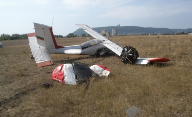 Самолет с 4 души се разби на летището в Шумен