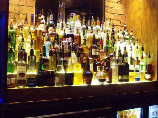 България забави забрана за евтин алкохол на Острова