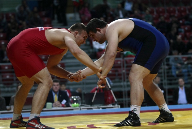 Двама българи станаха световни шампиони по борба за ветерани