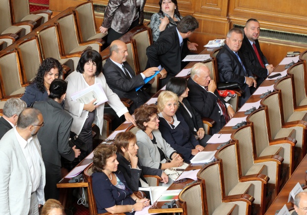 Парламентът избира своите представители във ВСС