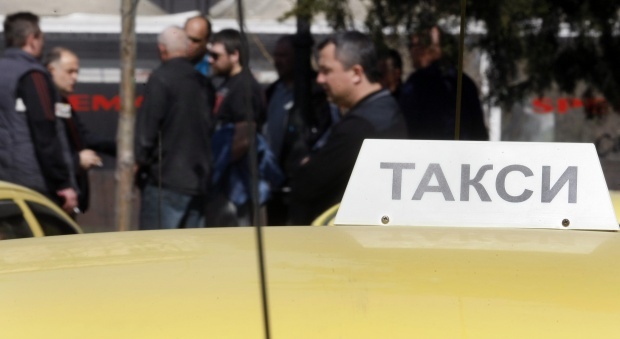 Таксиджия изби зъб на колега в Благоевград