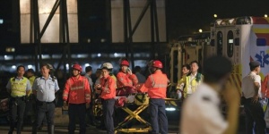 Най-малко 36 жертви при сблъсък на кораб и ферибот край Хонконг