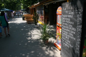 Депутатите оставиха сергиите и масите на открито в курортите