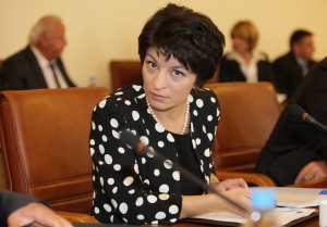 Атанасова иска 20 млн. лева повече от предвиденото в бюджета