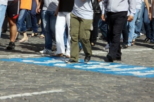 Софиянци протестираха мълчаливо срещу „данък паркинг”, съдът отложи делото