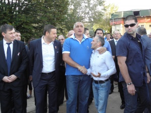 НСО „удари леко" джипа на премиера